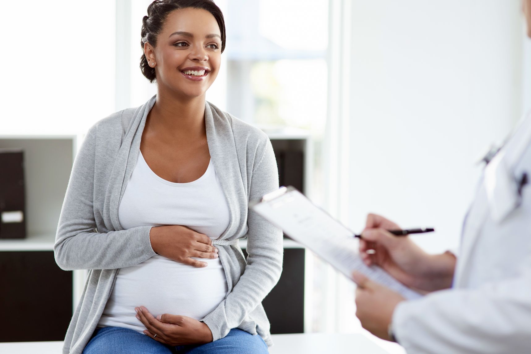 A pregnant woman sees her doctor