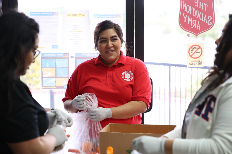 food distribution volunteers
