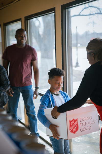 delivering food box