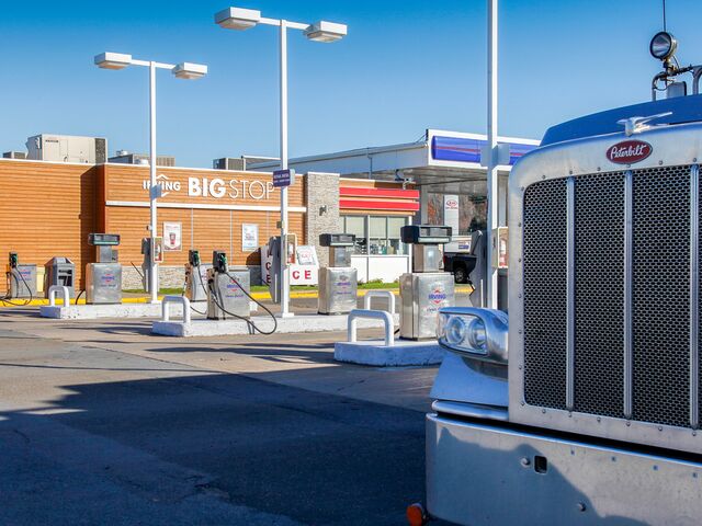 alt="transport truck infront of fueling station and restaurant" alt="transport truck infront of fueling station and restaurant"