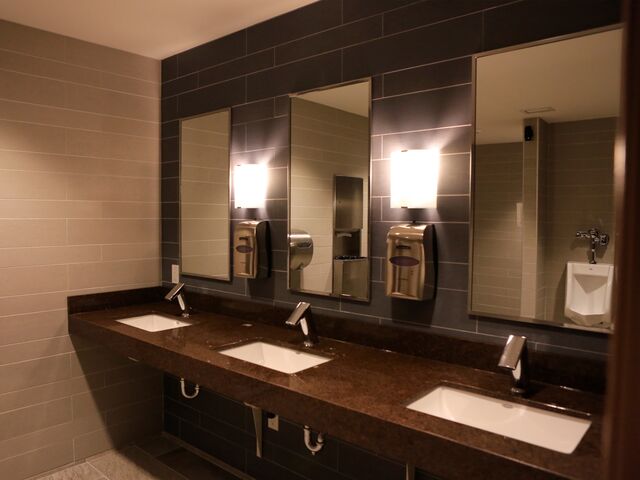 alt="clean bathroom sinks" alt="clean bathroom sinks"