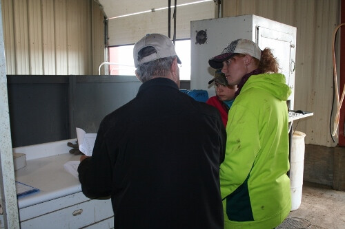 Veterinarian teaching crew North Platte 033 (500x333)